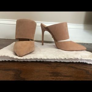 Schutz Quereda Nude Suede Pump